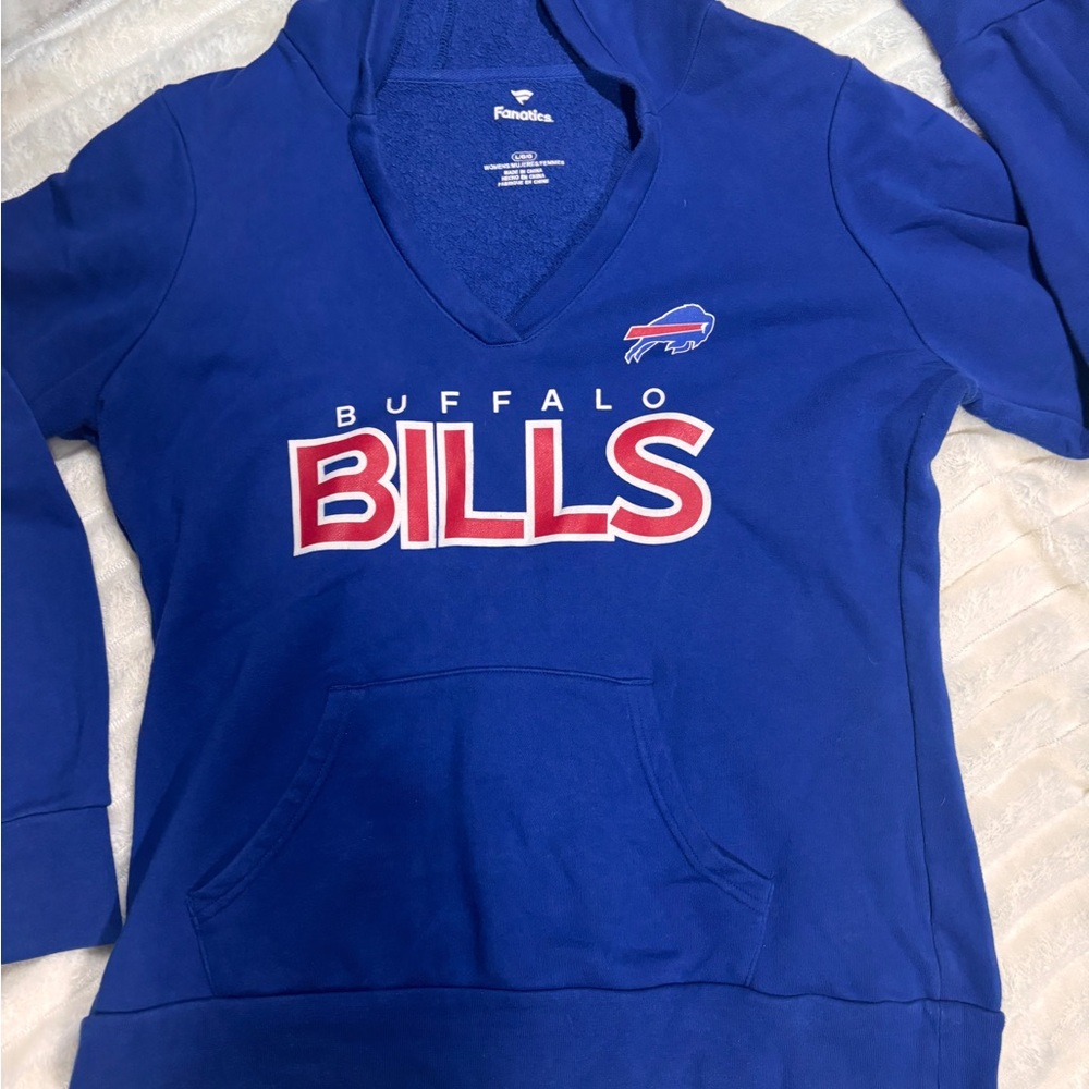 GO BILLS 🏈 Fanatics Women's Blue Buffalo Bills V-Neck Sweater